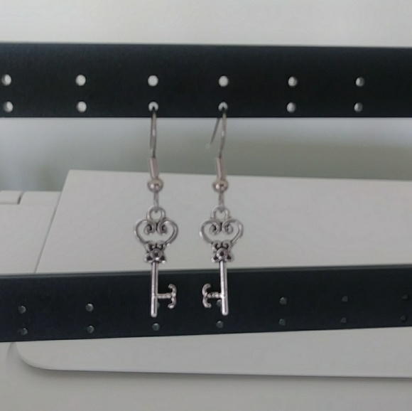 Handmade Heart Key Earrings - Picture 2 of 2